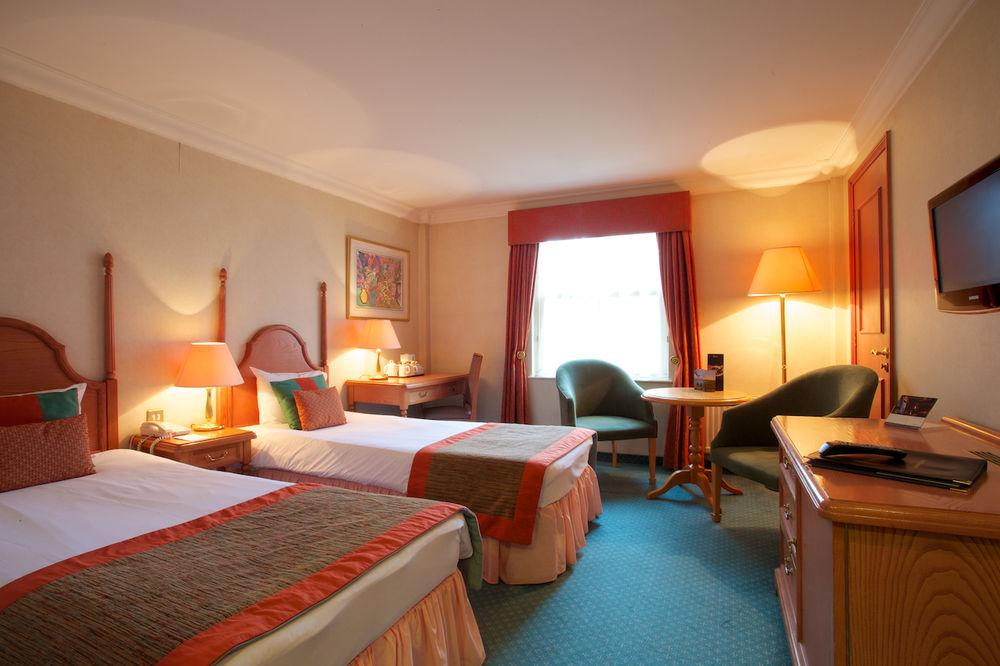 קרוידון Coulsdon Manor Hotel And Golf Club מראה חיצוני תמונה
