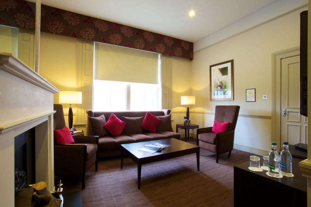 קרוידון Coulsdon Manor Hotel And Golf Club מראה חיצוני תמונה