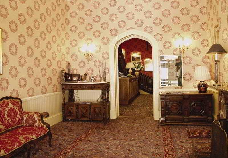 קרוידון Coulsdon Manor Hotel And Golf Club מראה חיצוני תמונה