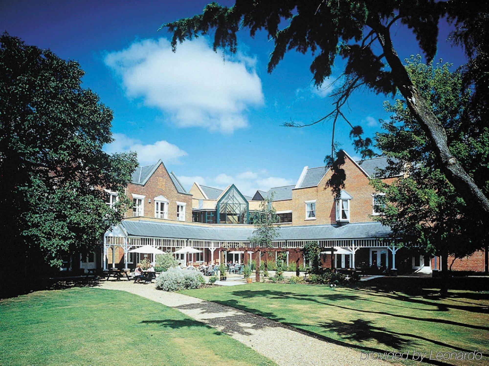 קרוידון Coulsdon Manor Hotel And Golf Club מראה חיצוני תמונה