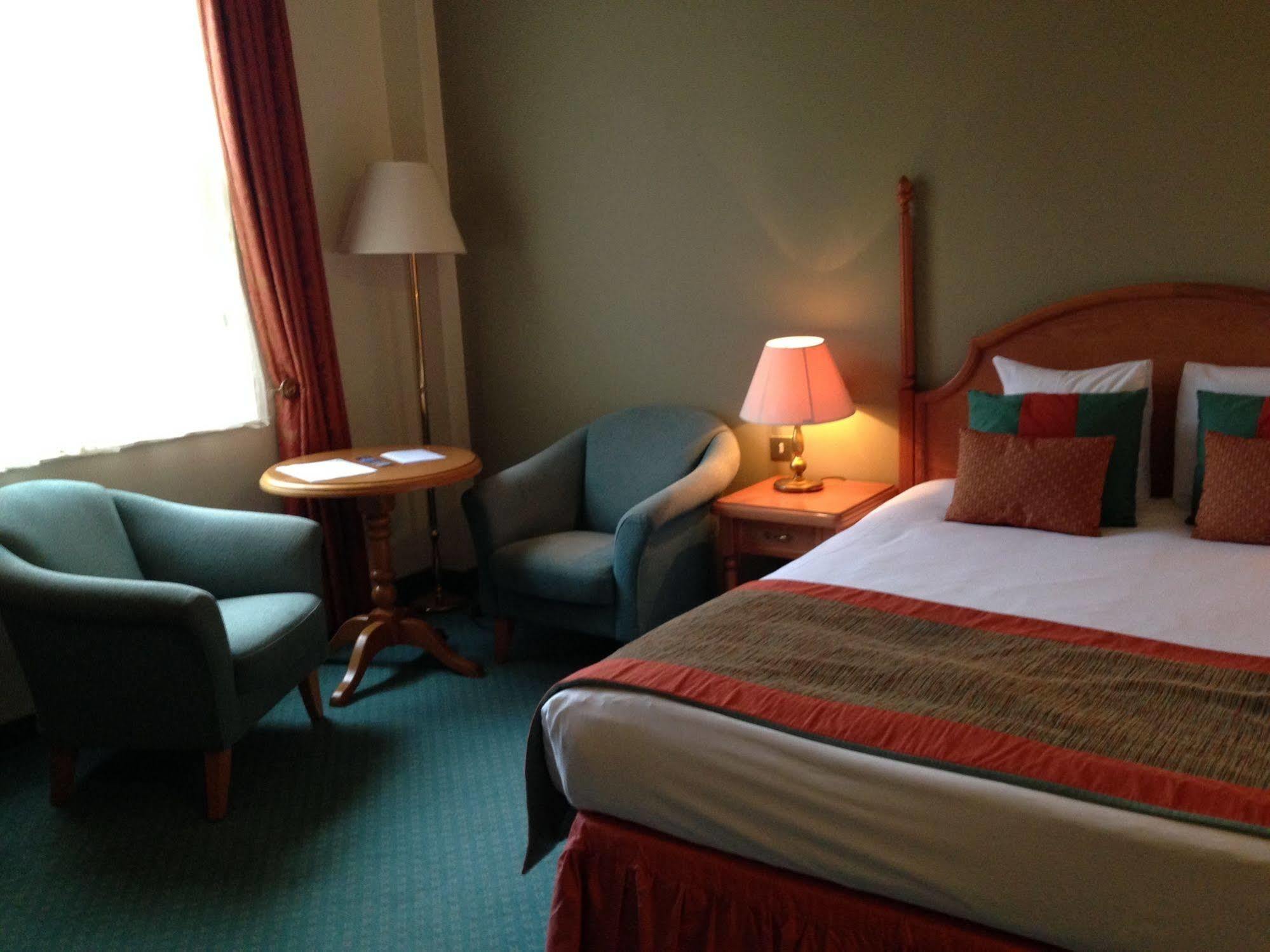 קרוידון Coulsdon Manor Hotel And Golf Club מראה חיצוני תמונה