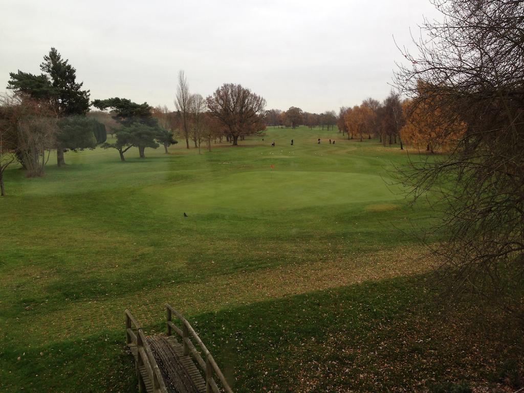 קרוידון Coulsdon Manor Hotel And Golf Club מראה חיצוני תמונה