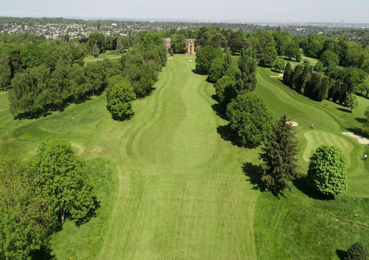 קרוידון Coulsdon Manor Hotel And Golf Club מראה חיצוני תמונה